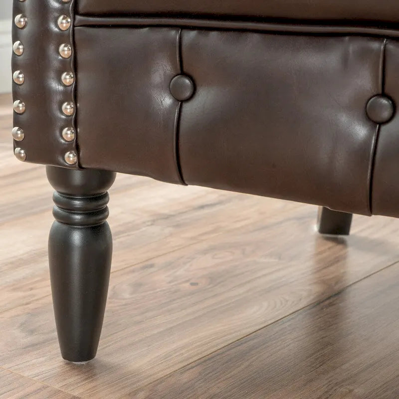 Fauteuil club en similicuir capitonné de