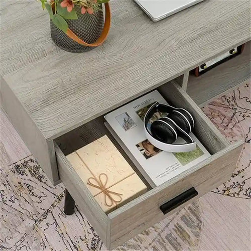Une table basse avec tiroirs